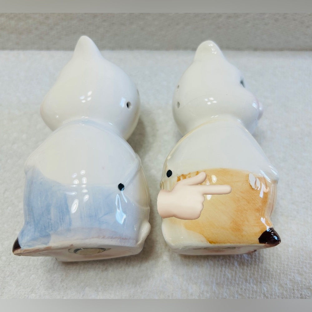 Vintage Pigs in basket salt & pepper shakers. - Picture 8 of 8